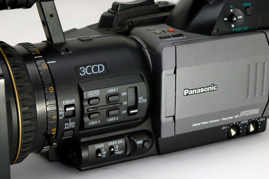AVS Audiovisuel - Location - Vidéo - Caméras vidéo Grand Public - Panasonic Caméscope  mini-DV numérique